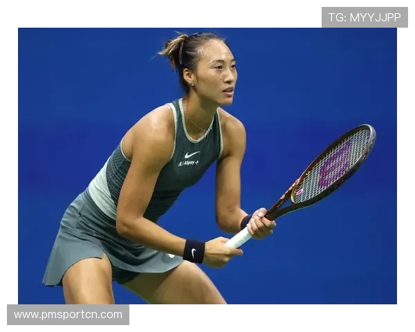 郑钦文成功保发领先萨巴伦卡 以1比0暂时领先晋级希望大增